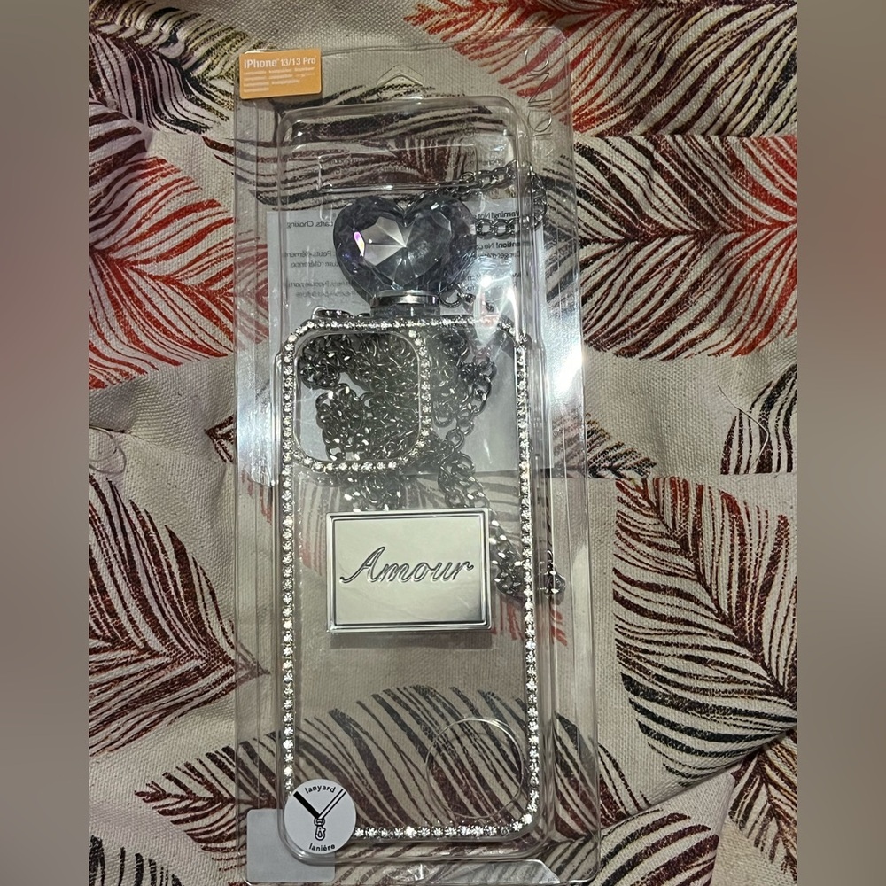 BNWT icing  heart case iPhone 13/pro lanyard iPhone 12/Pro, 13 Pro Max